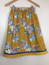 Load image into Gallery viewer, Women&#39;s Israelite Skirt with Fringes and Blue Border
