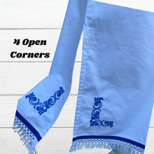 Cargar imagen en el visor de la galería, White Hebrew tunic with royal blue Embroidery, fringes and royal blue border, white tunic and pants, tunic set, head wrap Israelite garment.
